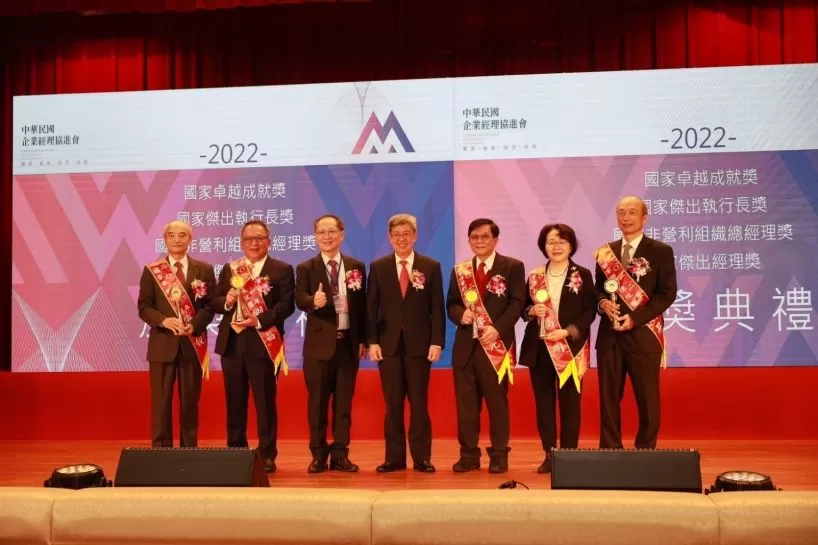 巨大集團執行長劉湧昌榮獲 國家卓越成就獎肯定