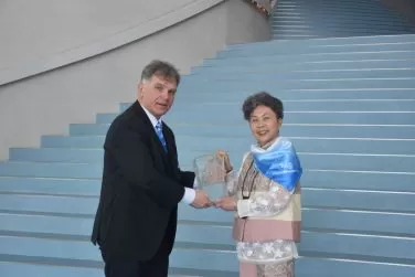 巨大集團董事長杜綉珍 獲頒世界自行車日終身成就獎