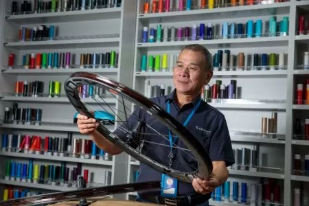 How Giant's Ultra-Light Carbon Fiber Bike Sparked a Comeback